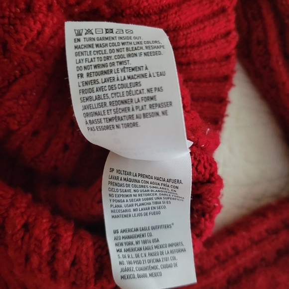 AE Cropped Button-Up Cardi Cable-Knit Red - Picture 8 of 10